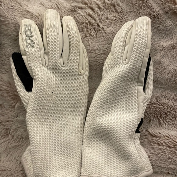 2 pair of gloves one north face and one spyder size S - Picture 2 of 4